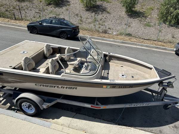 2002 Crestliner, dovoz USA — foto 5 z 12
