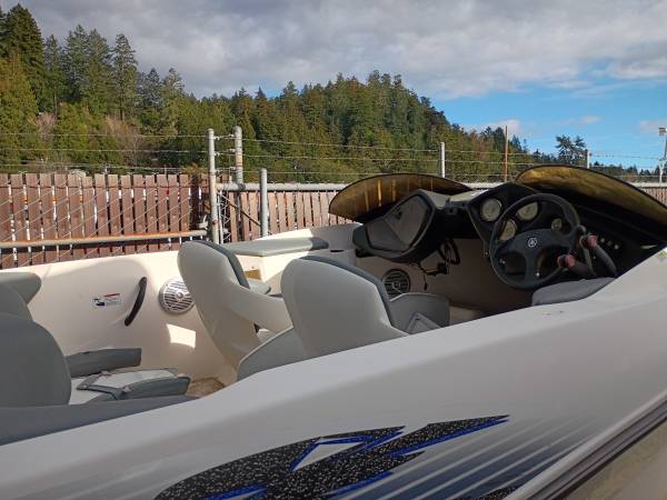 2001 Yamaha, dovoz USA — foto 5 z 7