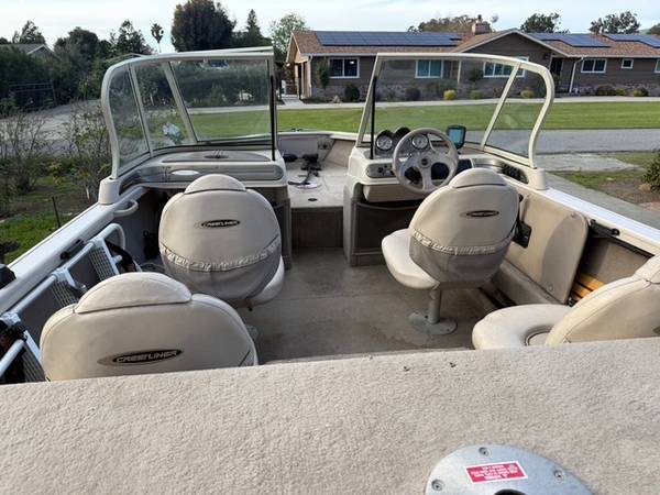 2002 Crestliner, dovoz USA — foto 1