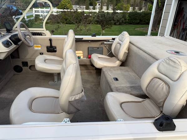 2002 Crestliner, dovoz USA — foto 3 z 8