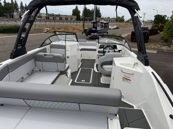 Bayliner, dovoz USA — foto 11 z 12