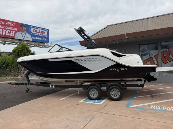 Bayliner, dovoz USA — foto 3 z 12