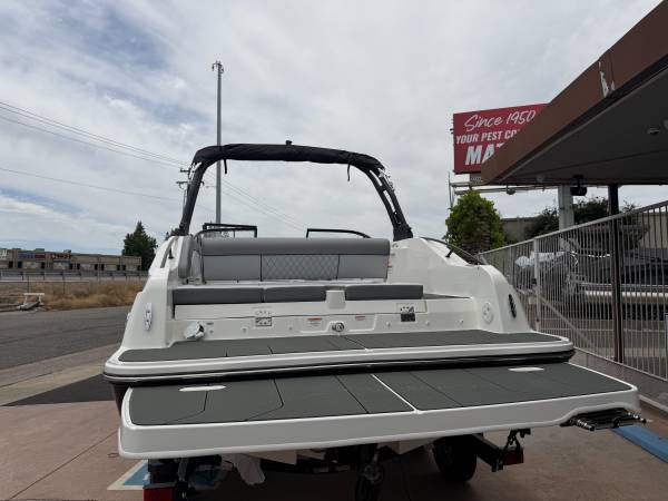 Bayliner, dovoz USA — foto 9 z 12