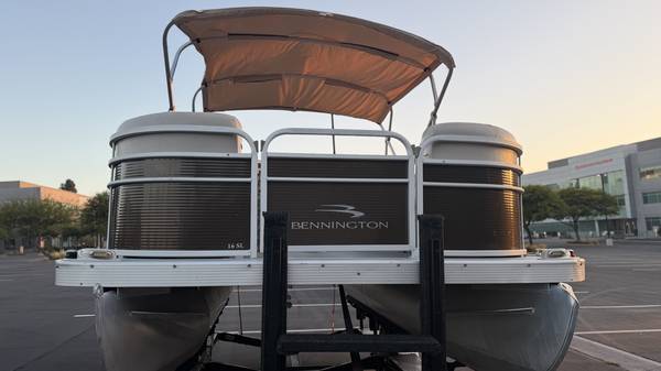 2016 Bennington, dovoz USA — foto 6 z 12