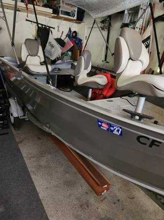 Crestliner, dovoz USA — foto 11 z 12