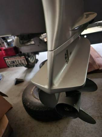Crestliner, dovoz USA — foto 9 z 12