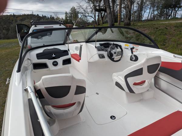 2022 Tracker, dovoz USA — foto 3 z 5
