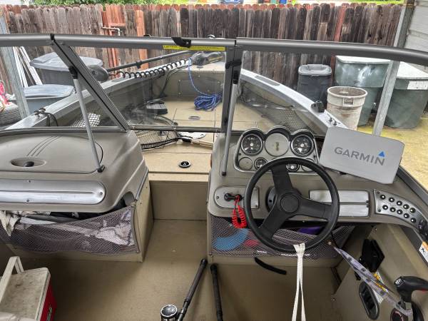 Crestliner, dovoz USA — foto 3 z 6