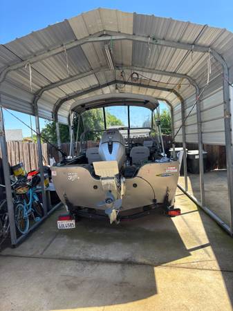 Crestliner, dovoz USA — foto 6 z 6