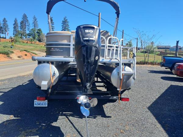 2020 Sun Tracker, dovoz USA — foto 2 z 4