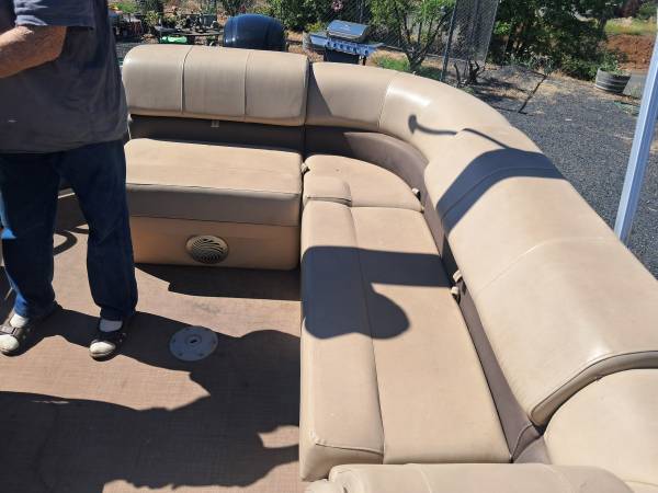 2020 Sun Tracker, dovoz USA — foto 3 z 4