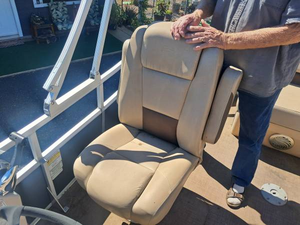 2020 Sun Tracker, dovoz USA — foto 4 z 4