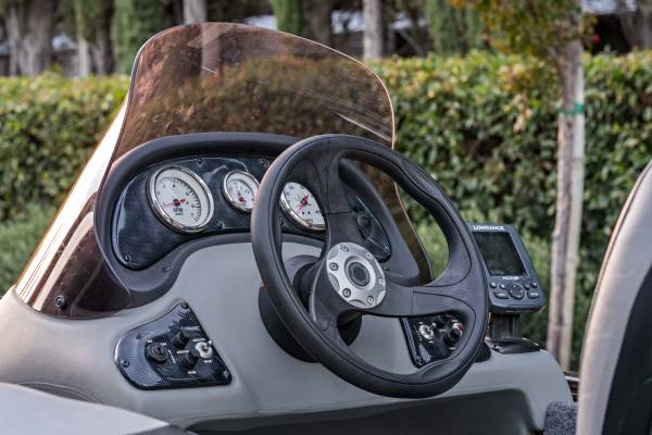 2018 Tracker, dovoz USA — foto 9 z 12