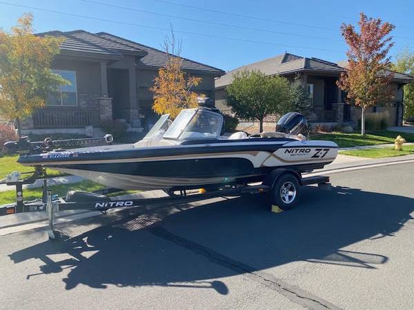 2015 Nitro, dovoz USA — foto 4 z 7