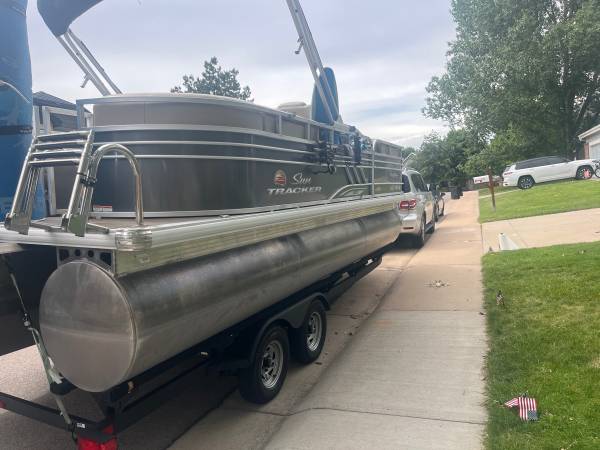 2023 Sun Tracker, dovoz USA — foto 4 z 9