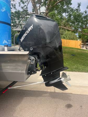 2023 Sun Tracker, dovoz USA — foto 8 z 9