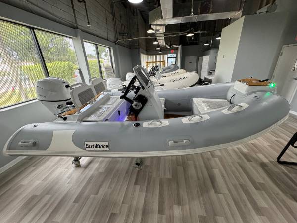 Boston Whaler, dovoz USA — foto 2 z 12