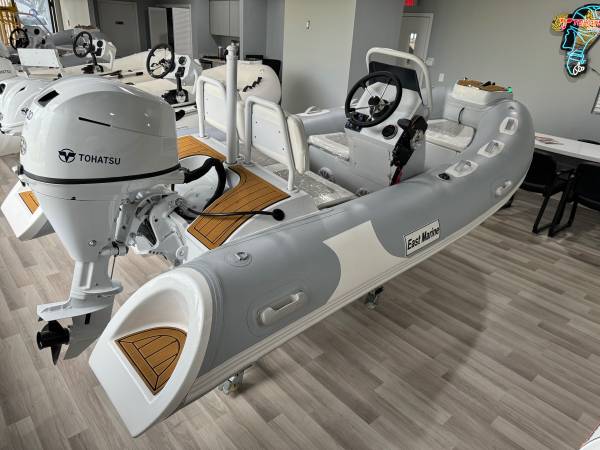 Boston Whaler, dovoz USA — foto 3 z 12
