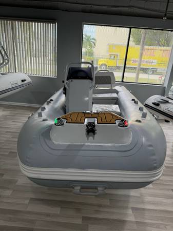 Boston Whaler, dovoz USA — foto 6 z 12