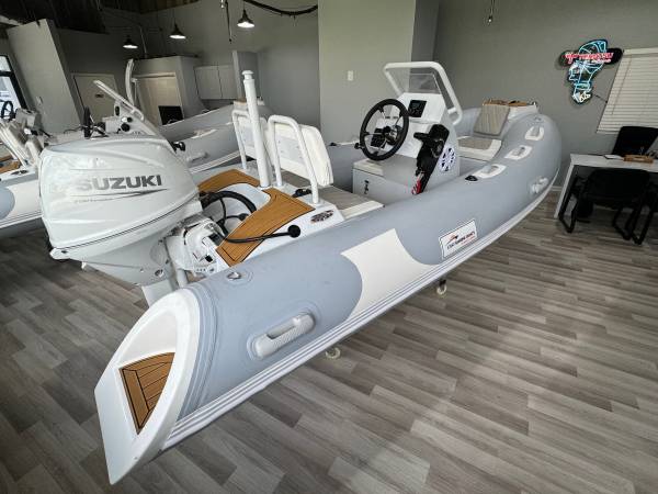 Boston Whaler, dovoz USA — foto 8 z 12