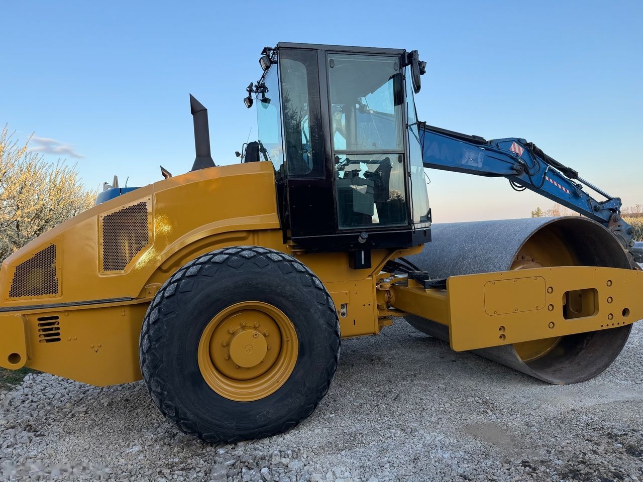 2012 Caterpillar CS56, 5 100 mth, dovoz Skladem v EU — foto 2 z 14
