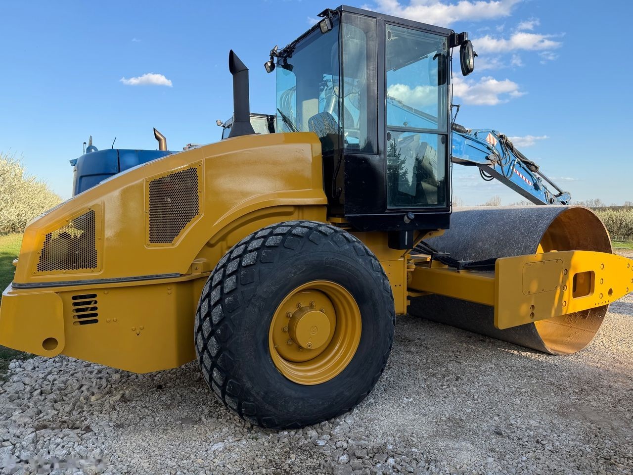 2012 Caterpillar CS56, 5 100 mth, dovoz Skladem v EU — foto 4 z 14