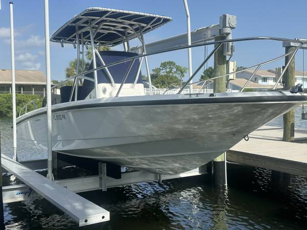 2012 Boston Whaler, dovoz USA — foto 2 z 8