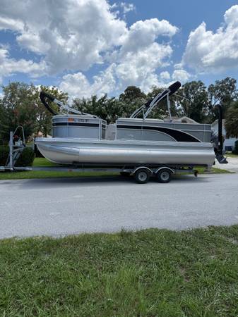 2019 Bennington, dovoz USA — foto 1