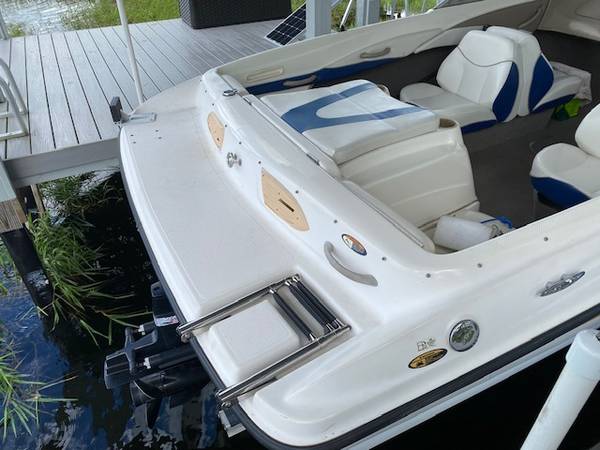 2004 Bayliner, dovoz USA — foto 5 z 12