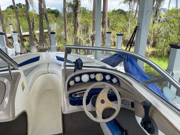 2004 Bayliner, dovoz USA — foto 9 z 12