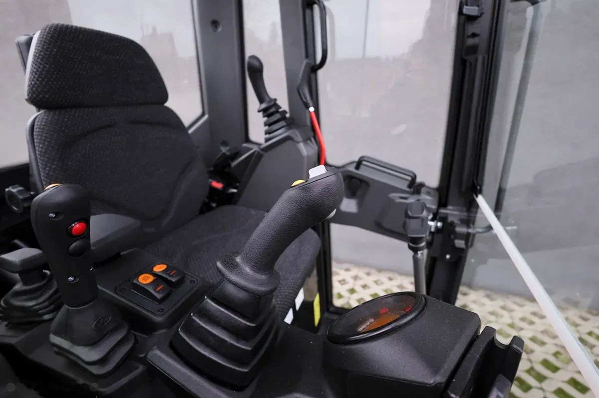2025 Case CX18D, dovoz Skladem v EU — foto 7 z 11