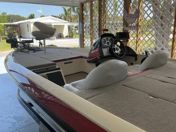 2007 Skeeter, dovoz USA — foto 6 z 12