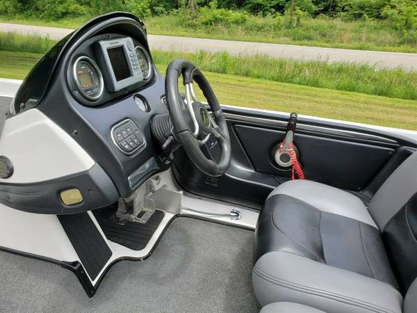 2008 Skeeter, dovoz USA — foto 6 z 6