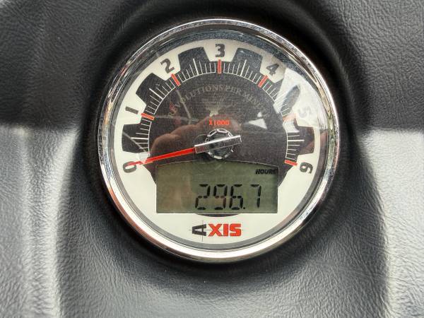 2011 Axis, dovoz USA — foto 11 z 12