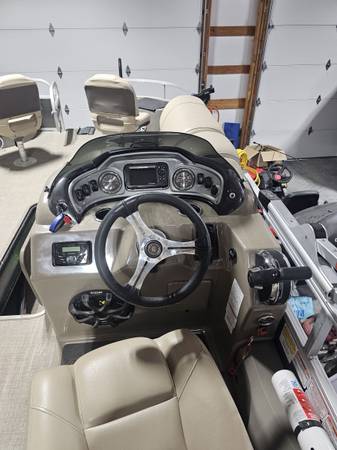 2023 Sun Tracker, dovoz USA — foto 12 z 12