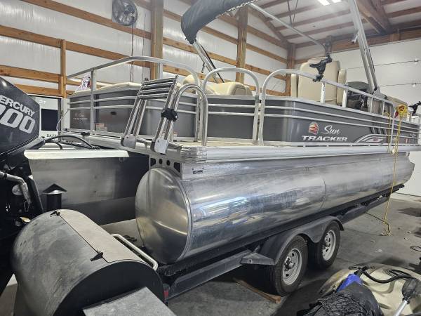 2023 Sun Tracker, dovoz USA — foto 4 z 12