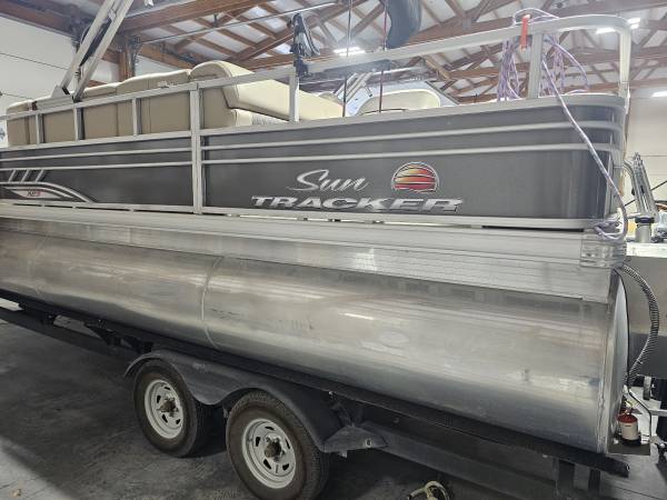 2023 Sun Tracker, dovoz USA — foto 5 z 12