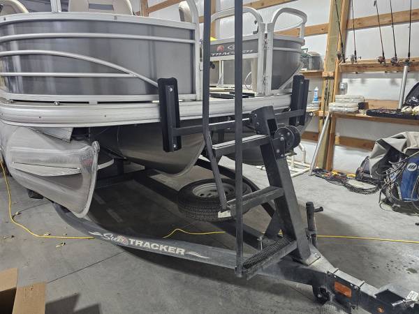 2023 Sun Tracker, dovoz USA — foto 6 z 12