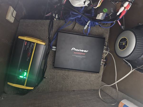 2023 Sun Tracker, dovoz USA — foto 7 z 12