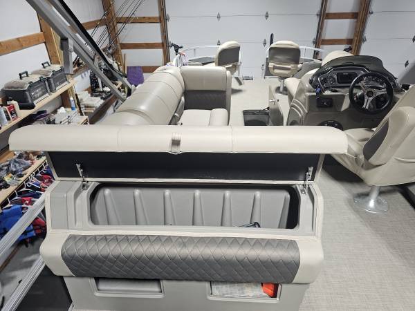 2023 Sun Tracker, dovoz USA — foto 9 z 12