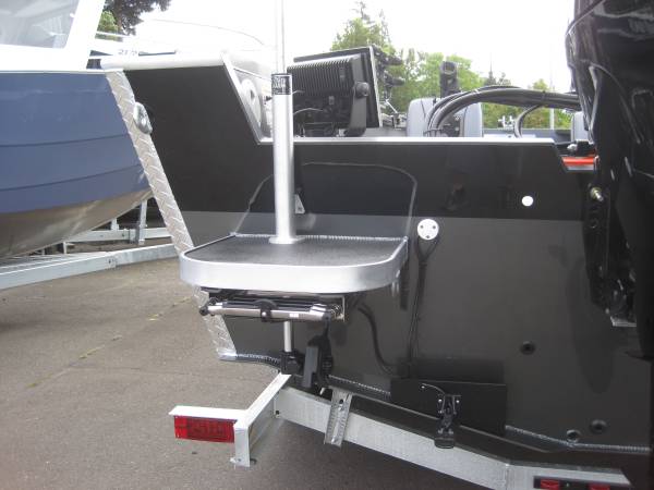 2027 Tracker, dovoz USA — foto 11 z 12