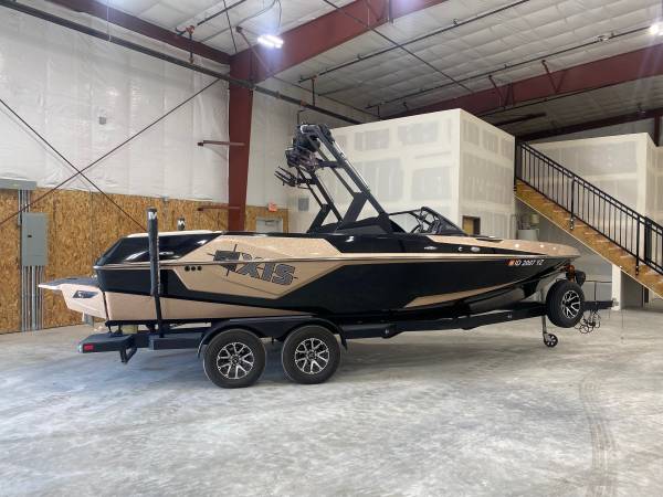2020 Axis, dovoz USA — foto 1