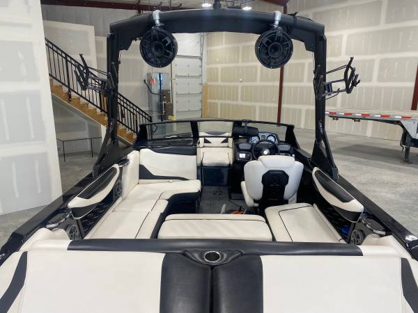 2020 Axis, dovoz USA — foto 4 z 5