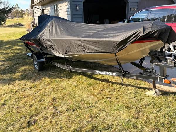 2011 Tracker, dovoz USA — foto 11 z 12