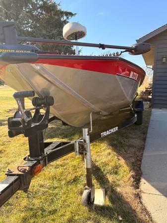 2011 Tracker, dovoz USA — foto 12 z 12
