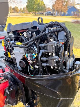 2011 Tracker, dovoz USA — foto 2 z 12