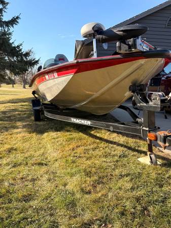 2011 Tracker, dovoz USA — foto 7 z 12