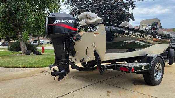 2004 Crestliner, dovoz USA — foto 3 z 11