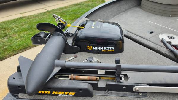 2004 Crestliner, dovoz USA — foto 7 z 11
