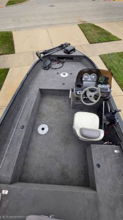 2004 Crestliner, dovoz USA — foto 8 z 11